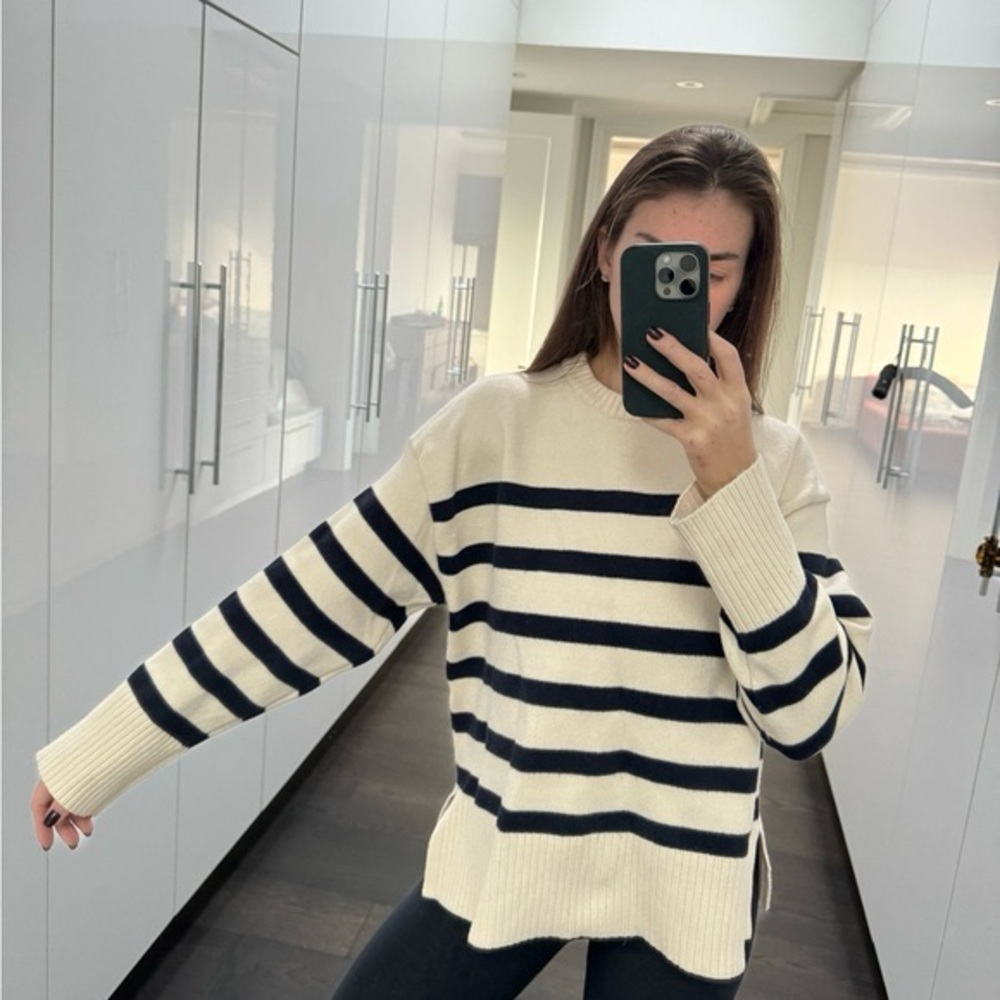 GAP Black and Cream Striped Women's Sweater